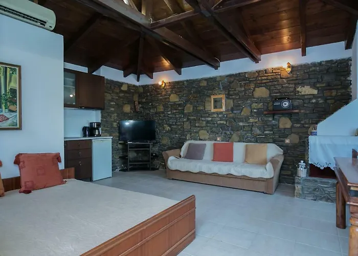 Traditional Stone Studio - Private Swimming Pool