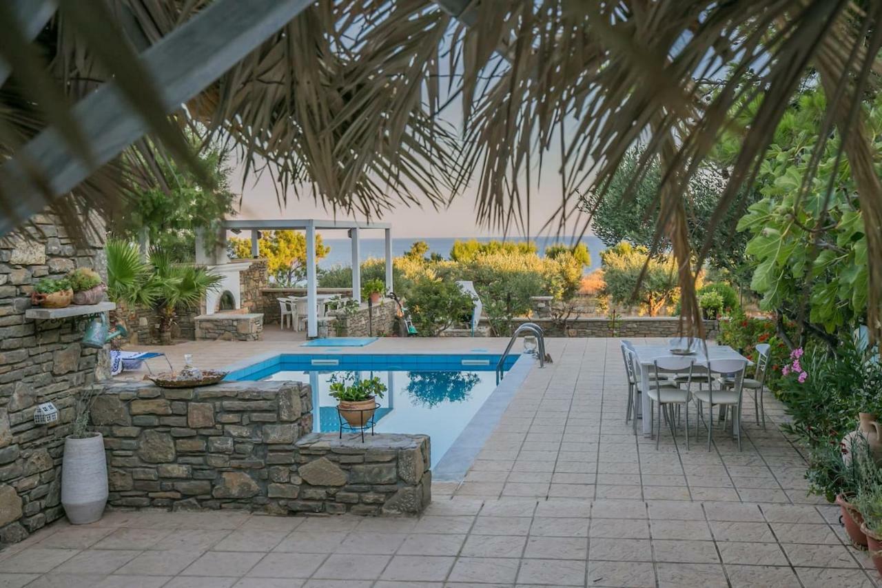 Vakantiehuis Traditional Stone - Private Swimming Pool *